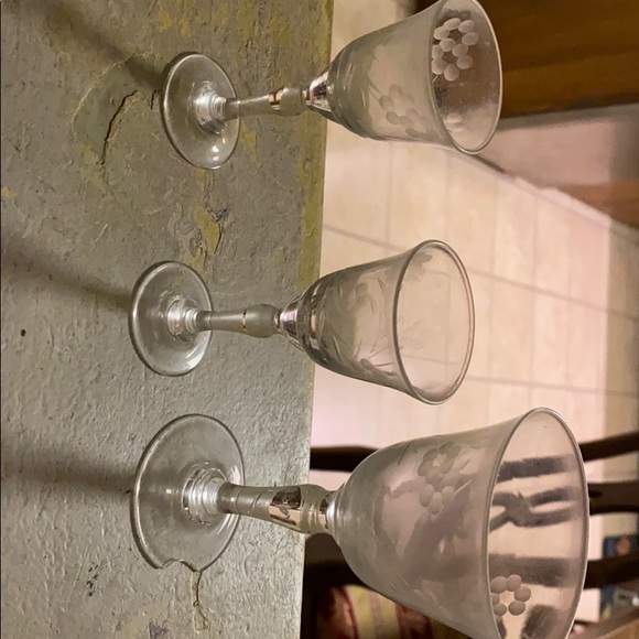 Glasses - Picture 1 of 2